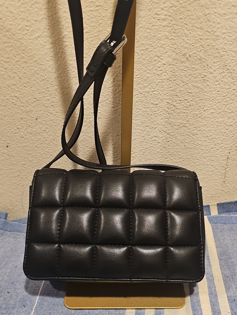Unbranded quilted blk crossbody bag